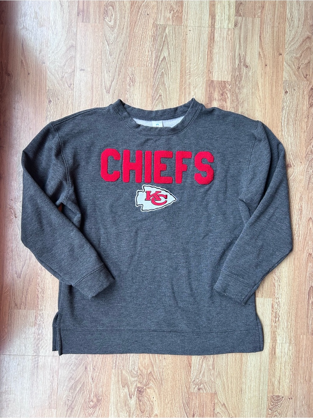 Kansas City Chiefs Crew Sweatshirt NFL Apparel Size Medium Women’s